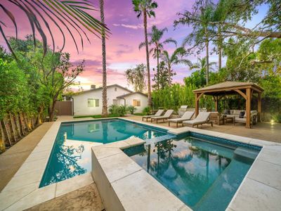 Modern Fulton Villa – 7 BR, Pool, Hot Tub!