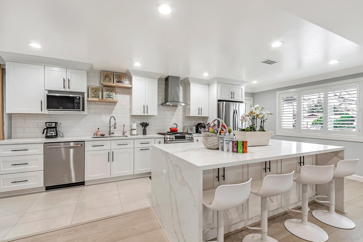 A cozy, newer house Santa Clara, centrally located