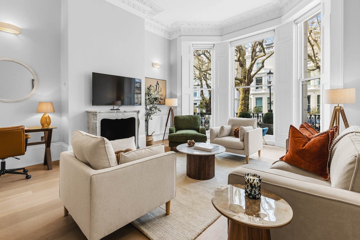 Elegant 4 Bedroom Retreat in Holland Park gallery image 5