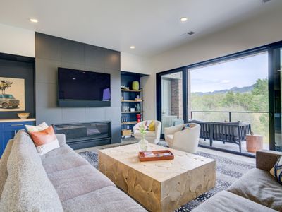 Modern 3Bdrm Stay | Mountain Views & Beach Access