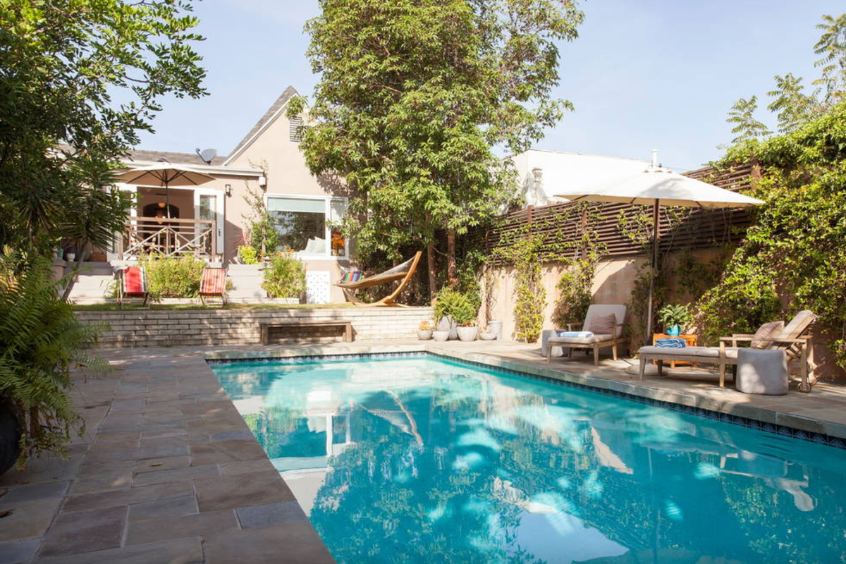 BEAUTIFUL RELAXING HOME WITH BIG POOL AND GARDEN