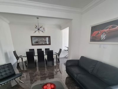 Confortavel e luxuoso apartamento de 4 quartos.