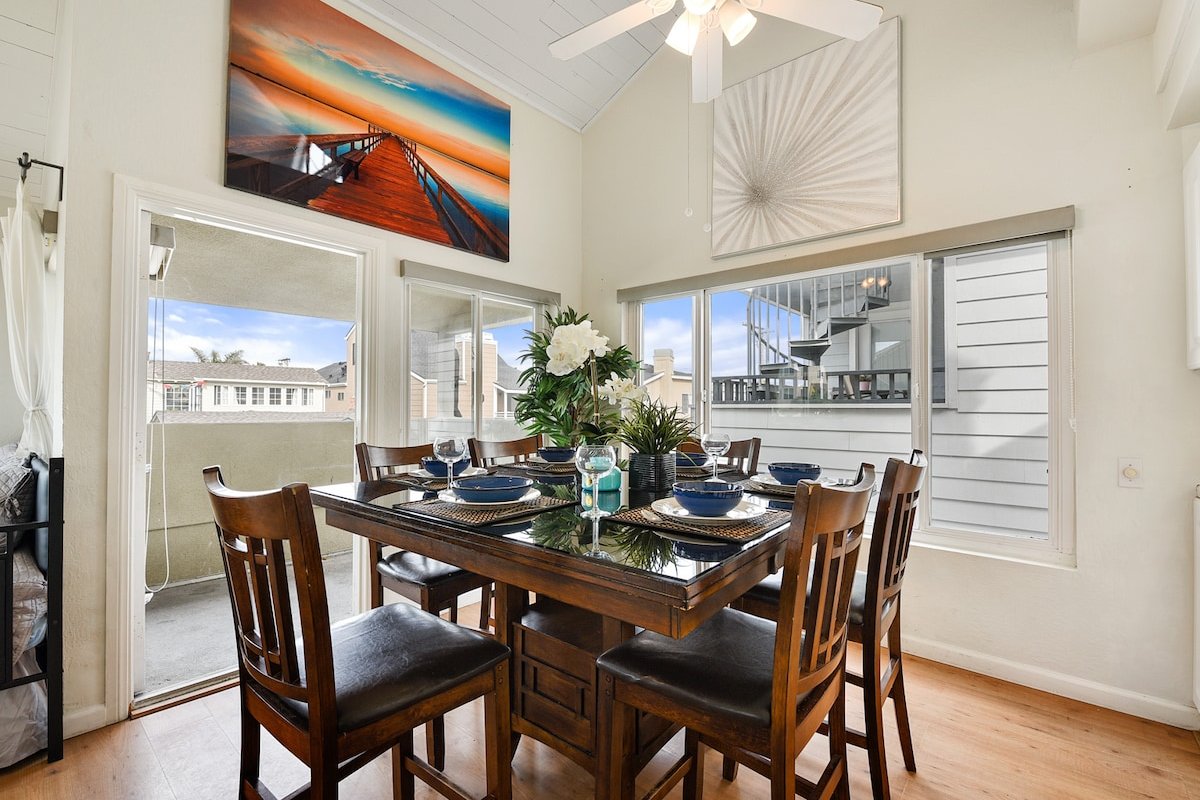 MB HUGE HOUSE! Guesthouse, & Garage gallery image 3