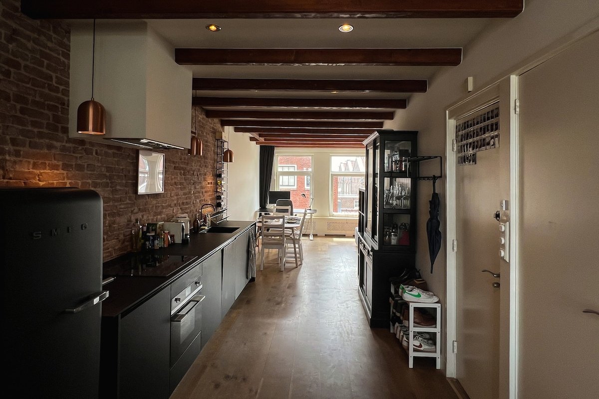 Charming 2 bedroom apartment in vibrant Jordaan gallery image 2