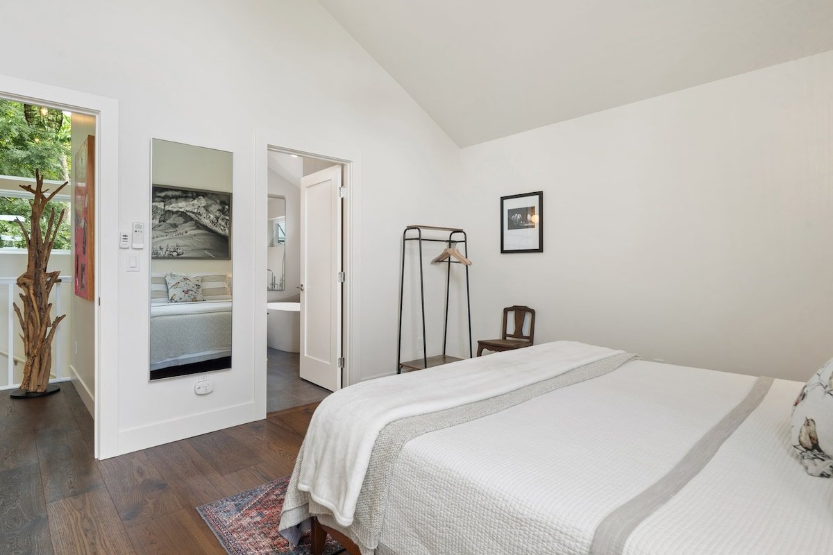 The Black Squirrel: Boho-Modern Fairhaven Retreat gallery image 3