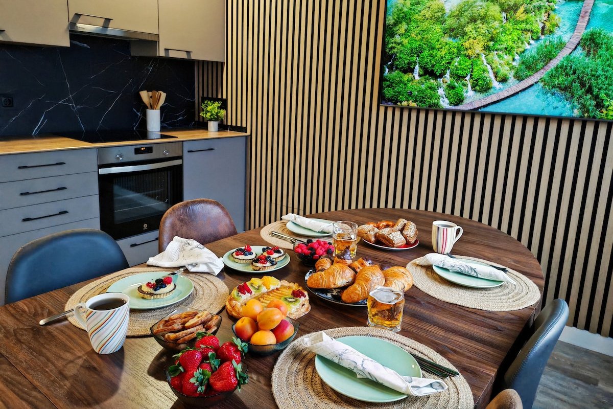 Lloret Urban Boutique with heathed pool gallery image 4