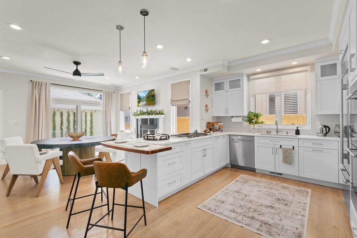 New High-end Spacious Tri-level in Cherry Creek N