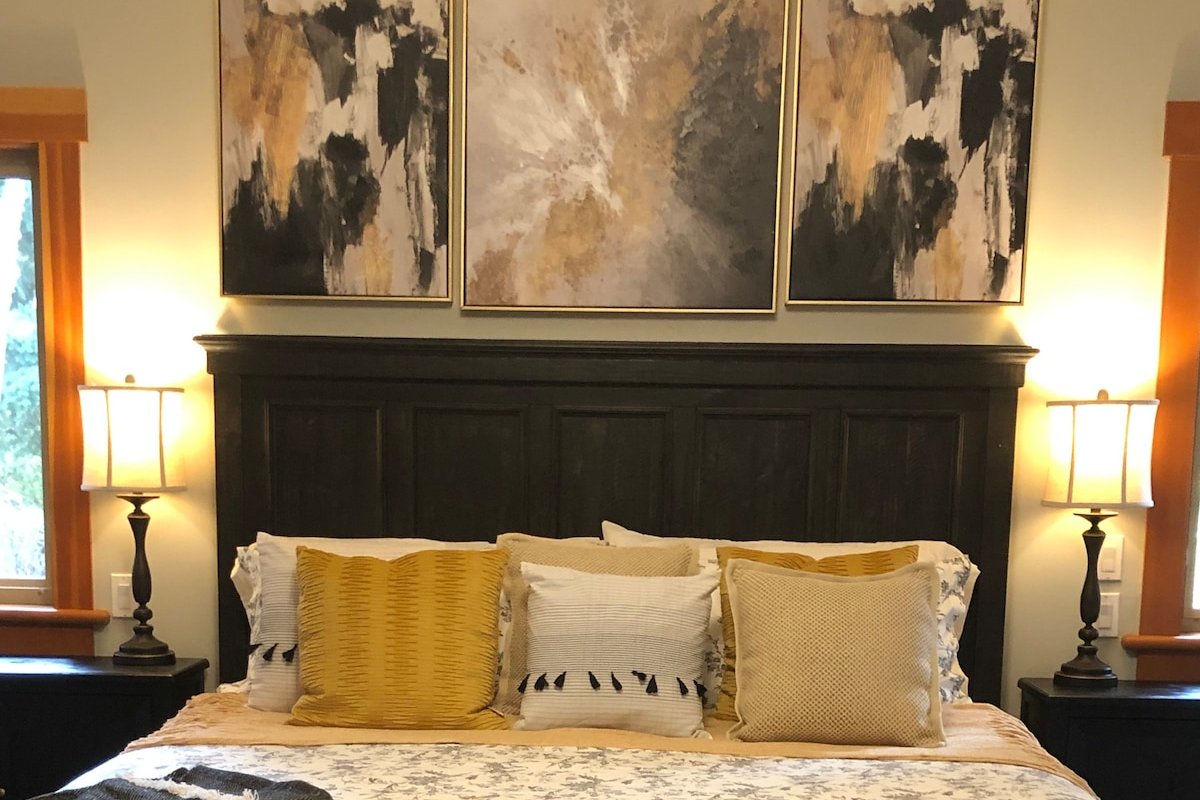 Seabrook Farmhouse with Hot Tub & Swimming Pool gallery image 4