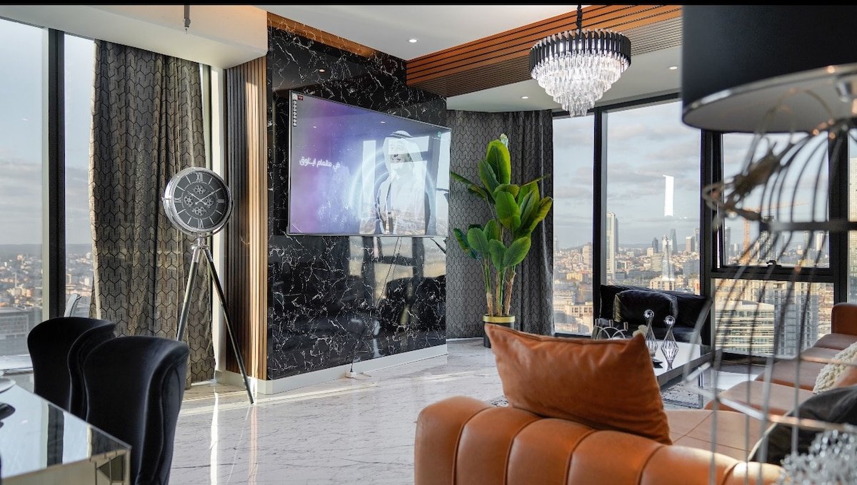 Most lavish apt 40+ Floor skyviwe ist #90 gallery image 2