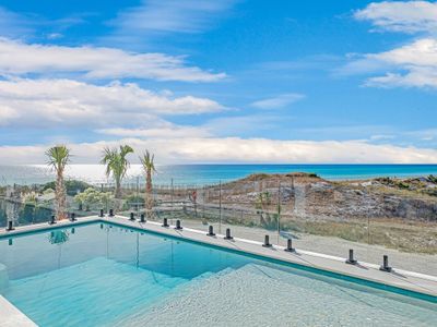 Emerald Le Luxe|Easy Beach Access|Gulf Views|Pool