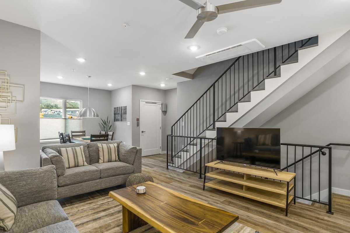 Modern South Slope Townhome with City Views gallery image 5