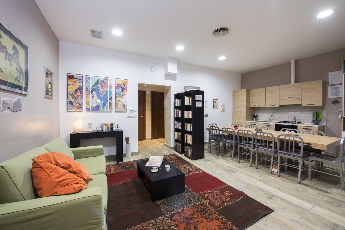 Large Home for Families & Groups near Colosseum gallery image 3