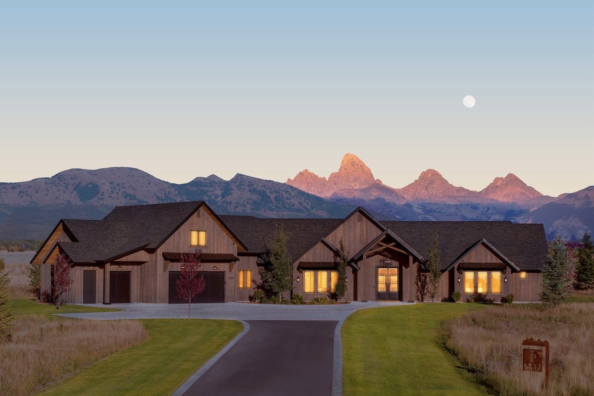 Basecamp Stays: Lux Retreat, Teton Views, 3 Acres!