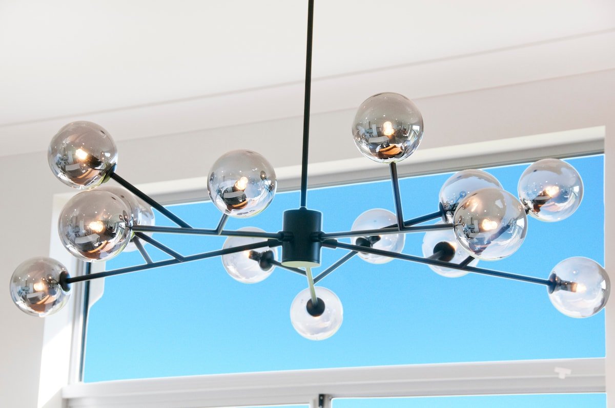 Peaceful Ridge Retreat – New Executive Residence gallery image 2