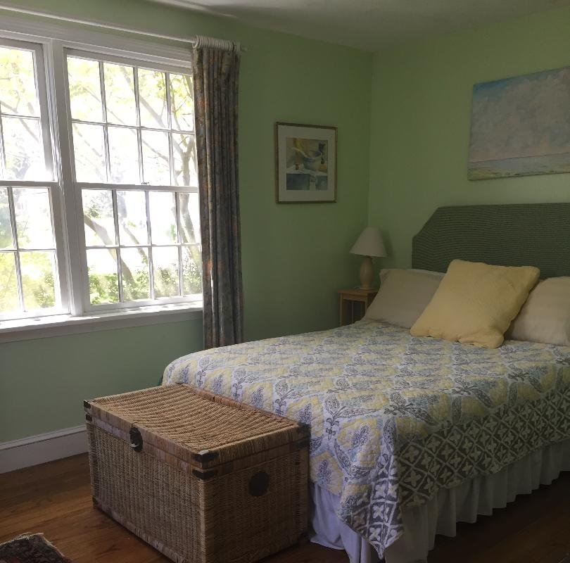 Easton’s Point walk to beach/ lg private deck/yard gallery image 5