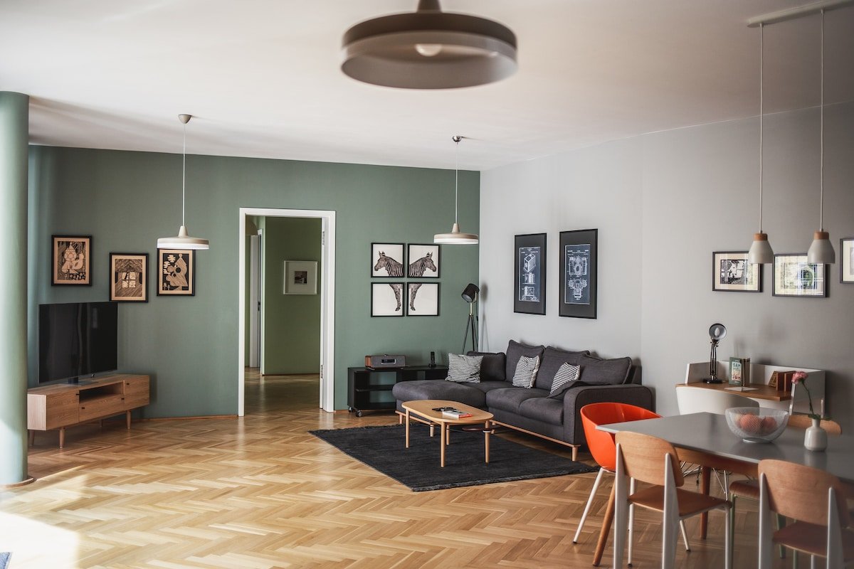 134m² Three-Bedroom Apartment w/ Balcony in Mitte, gallery image 3