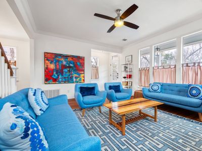 Luxe Spa Guesthouse-walk Downtown!