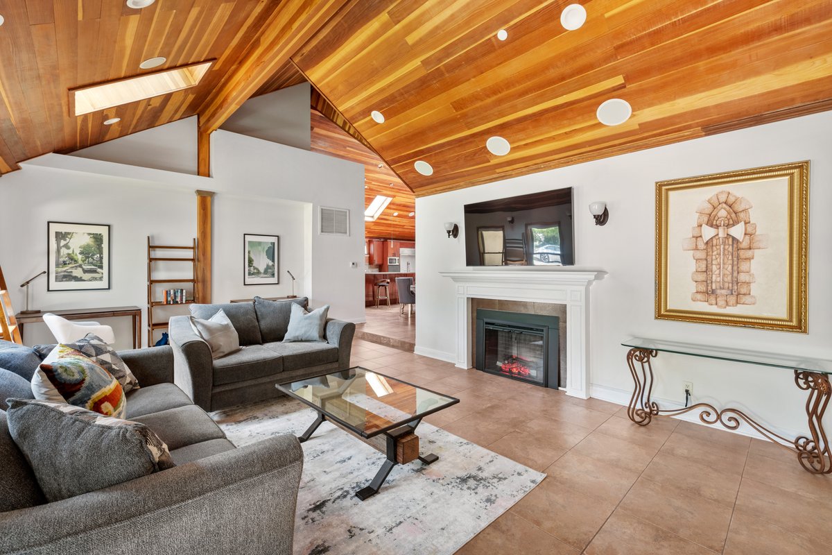 Chic and Spacious Home in Glendale