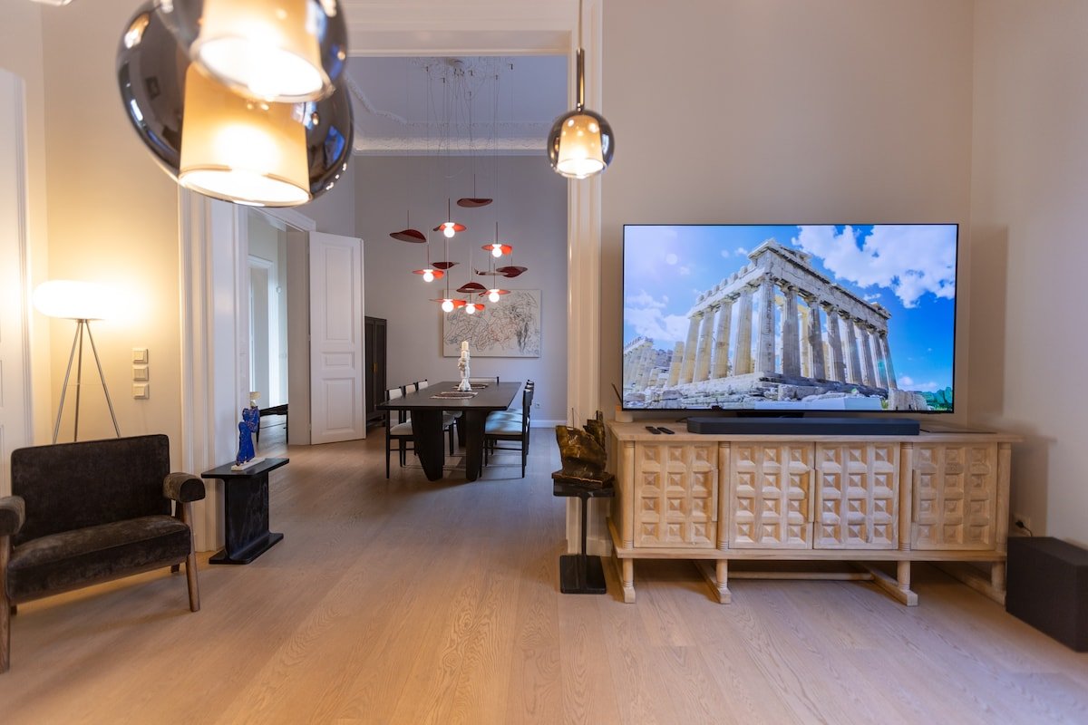 Artful Stay in an Architectural Gem by etouri gallery image 5