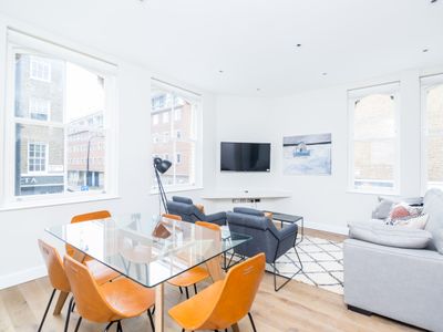 Modern and Minimalist 2bed apartment Regents Park