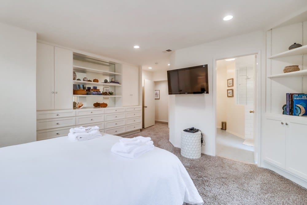 Ocean/bay views, pool & hot tub, rooftop patio gallery image 5