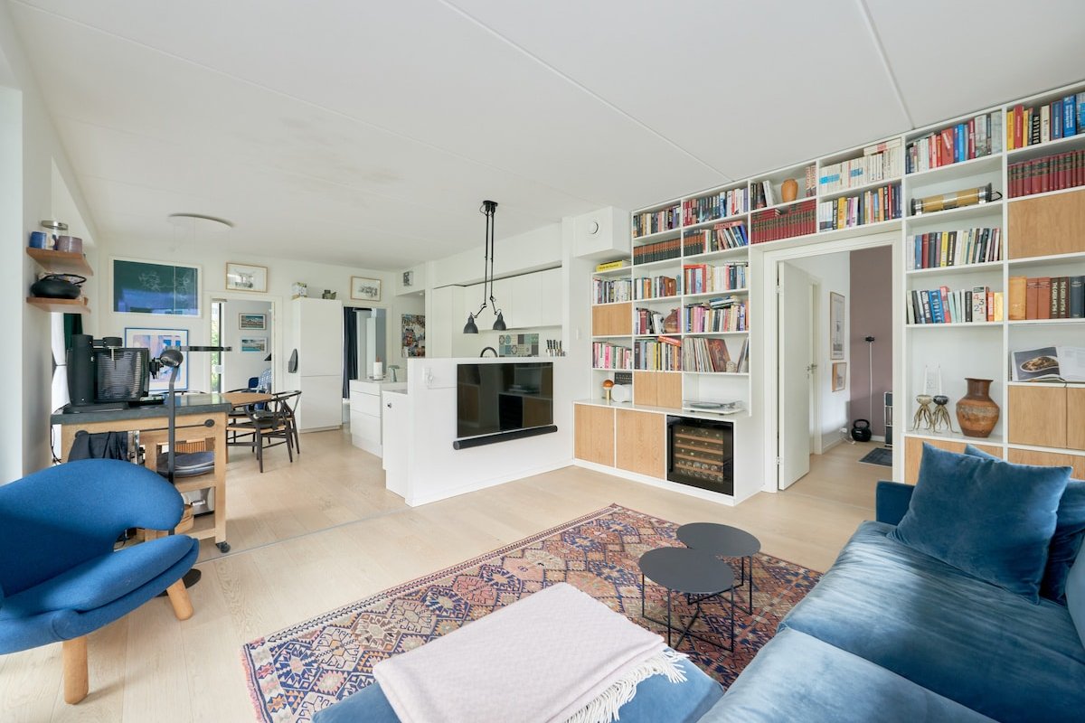 Luxury apartment with playground by the waterfront gallery image 5