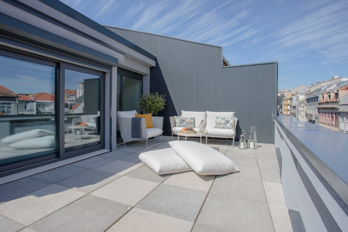 2 Fabulous apartments in a great location (12 pax) gallery image 3