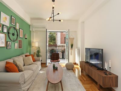 Golden Acropolis 3BD apartment