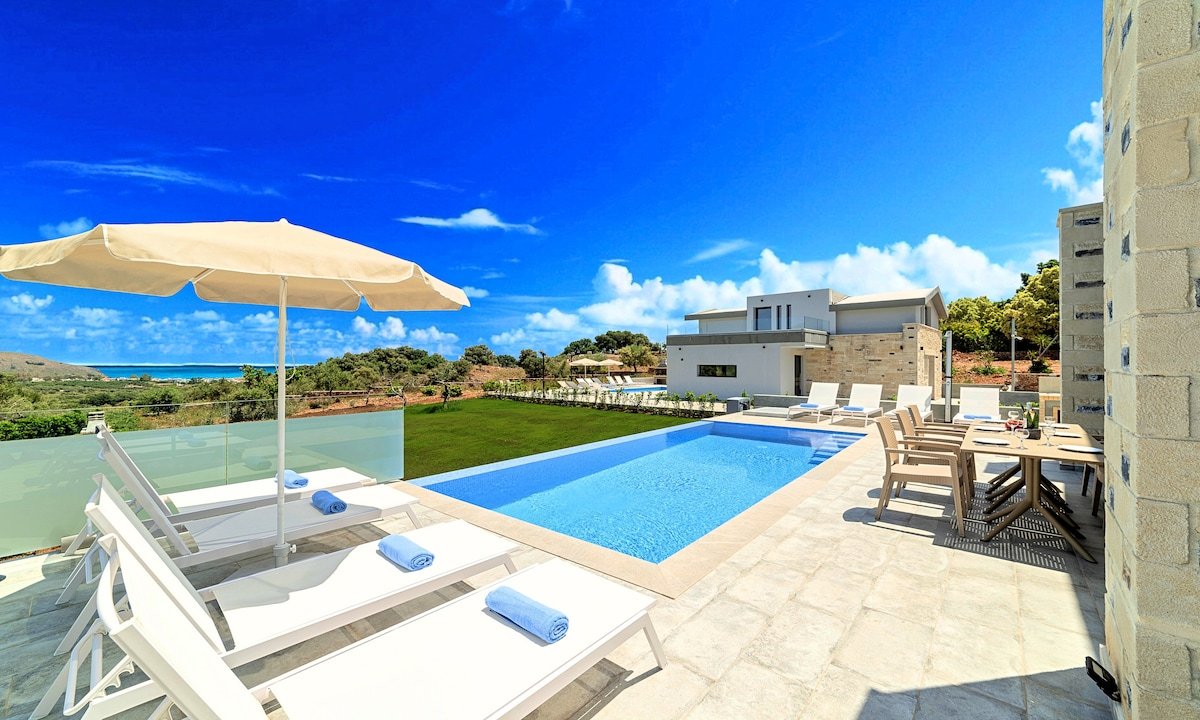 Moonlight Villa Heated Pool gallery image 3