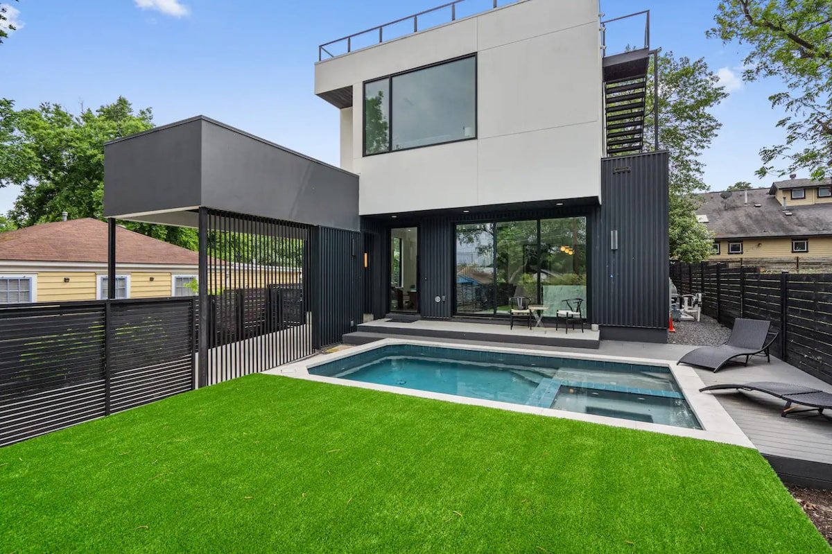 Heated Pool Luxury Zilker home Sleeps 8 great view gallery image 2