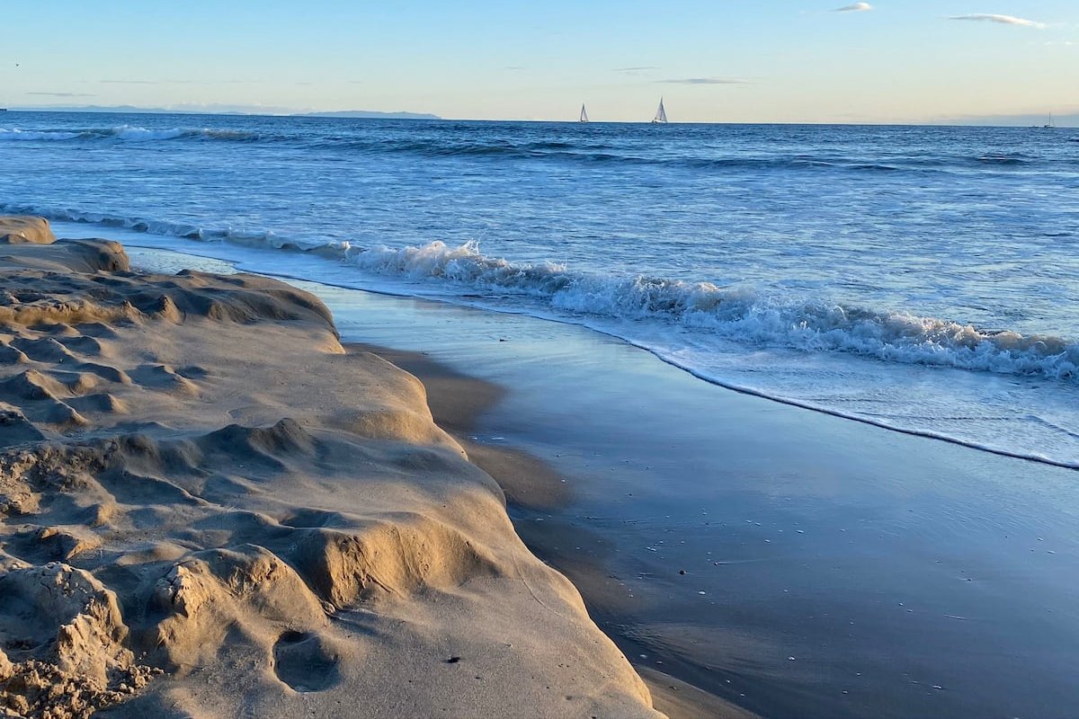 Canals, beach, marina vacation! gallery image 5