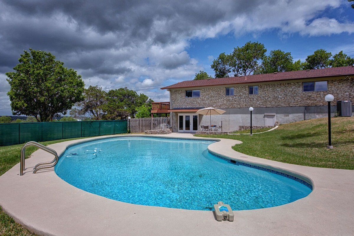 Group-Friendly Ranch Home | Pool &Plenty of Space! gallery image 2