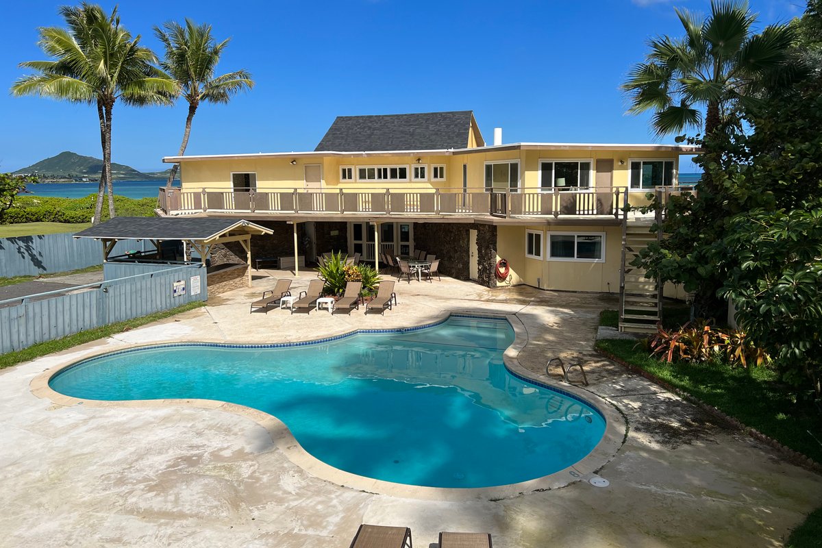 Kailua Beachfront Villa 1990/NUC-1798