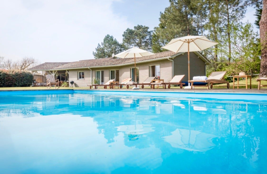 « La Pignada » villa avec piscine au cœur des pins gallery image 3