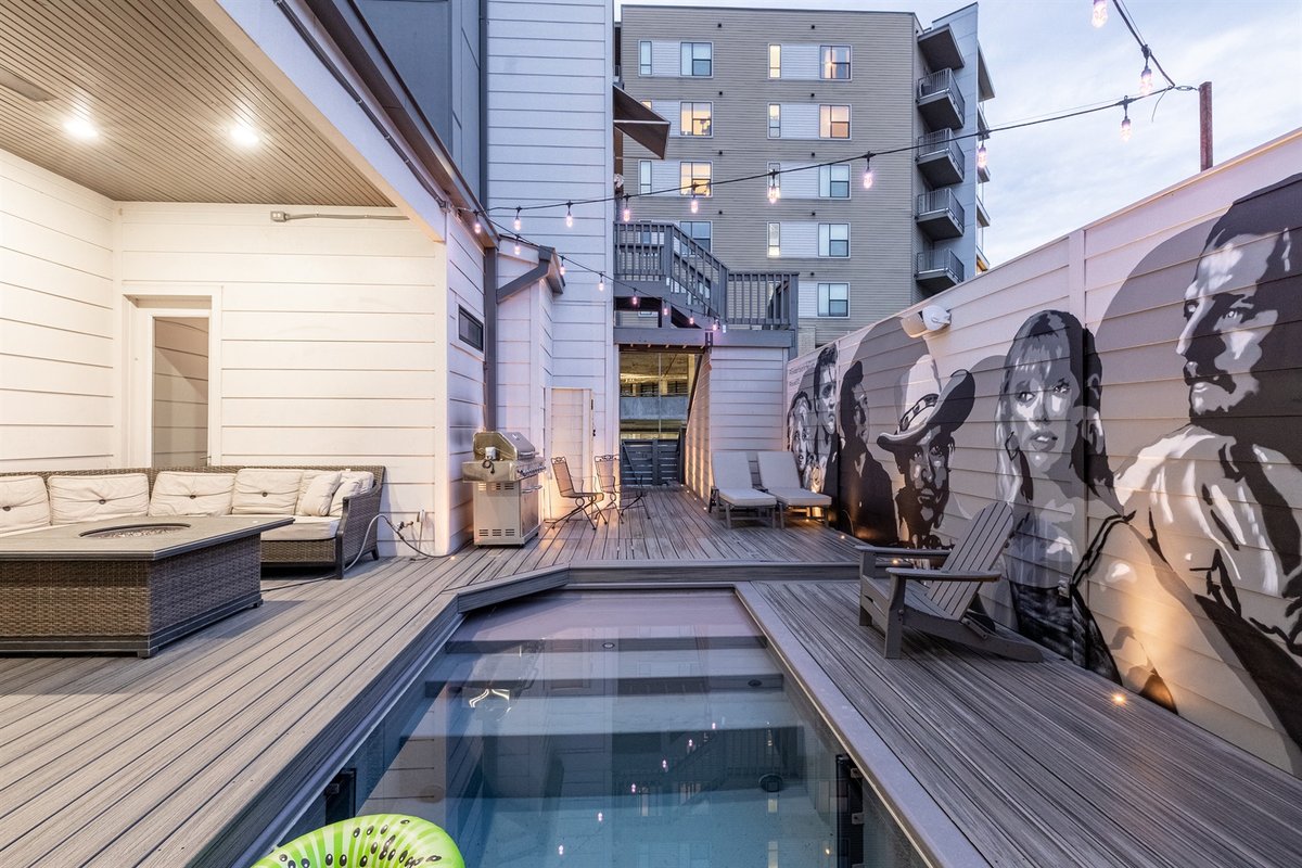 The Gulch Holiday Stay | Heated Pool + BBQ + Yard