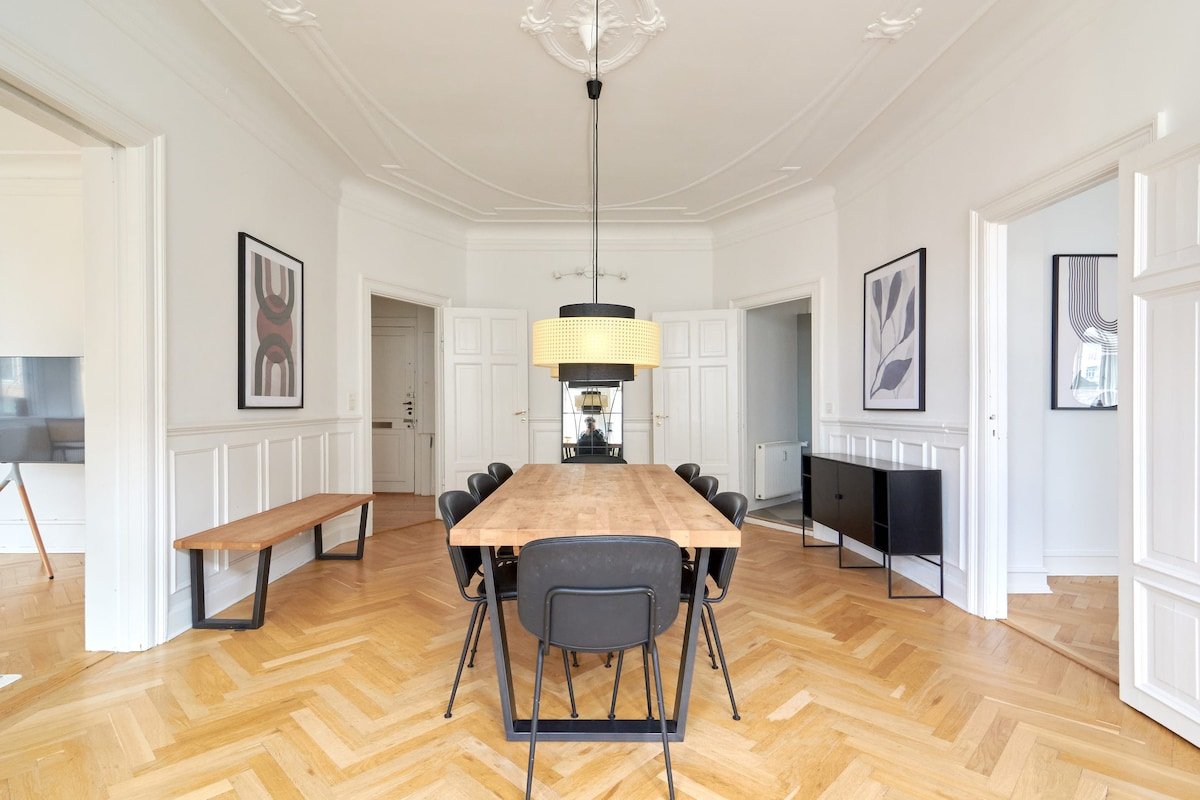 Huge modern & central 2BR loft gallery image 2