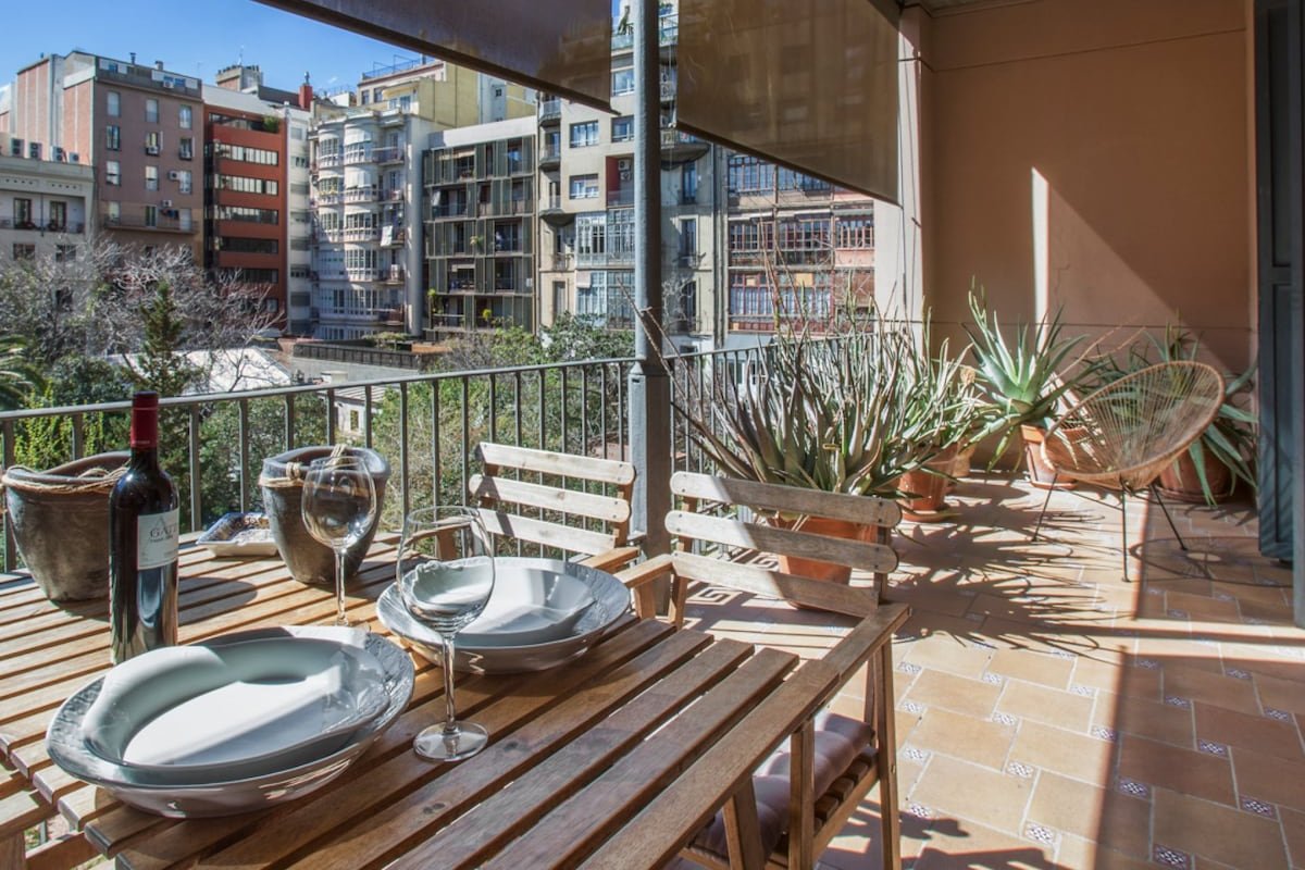 Style Exclusive apartment with views to Casa Mila gallery image 4