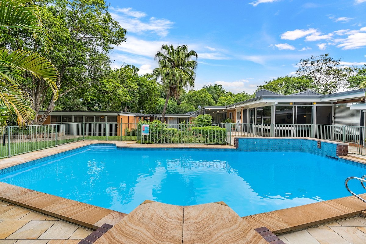 Palm Sprin Resort Style Estate 9 Bedroom gallery image 2