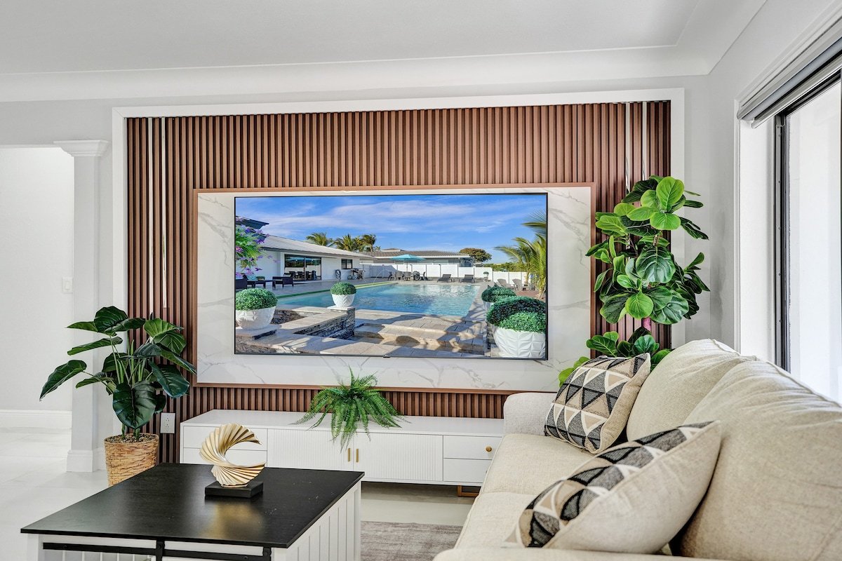 Waterfront Escape w Pool, Dockside Lounge & Games gallery image 3