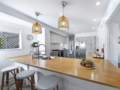 Relaxing home at Maroochydore River sleeps 8 to 13