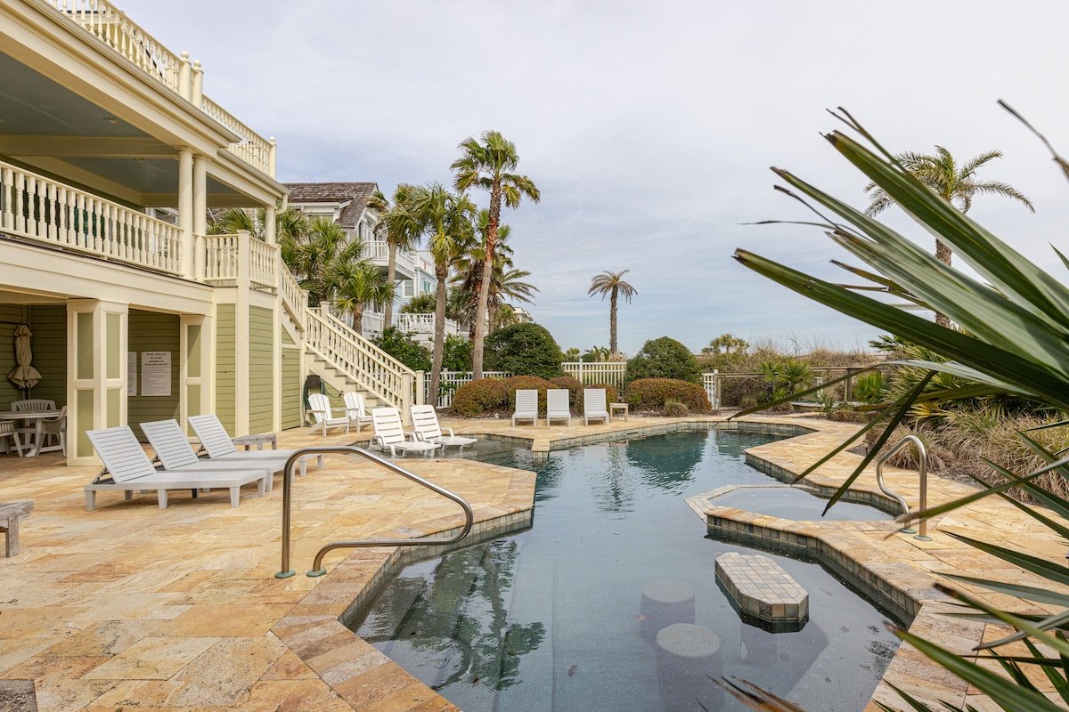 702 Ocean Blvd. ~ Oceanfront, 6 bd, pool, hot tub