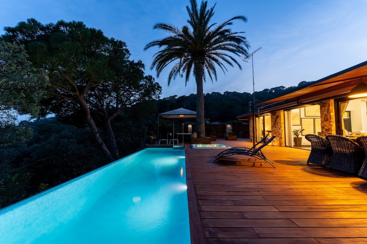 Primera linea, Piscina, Jacuzzi y Playa Privada gallery image 5