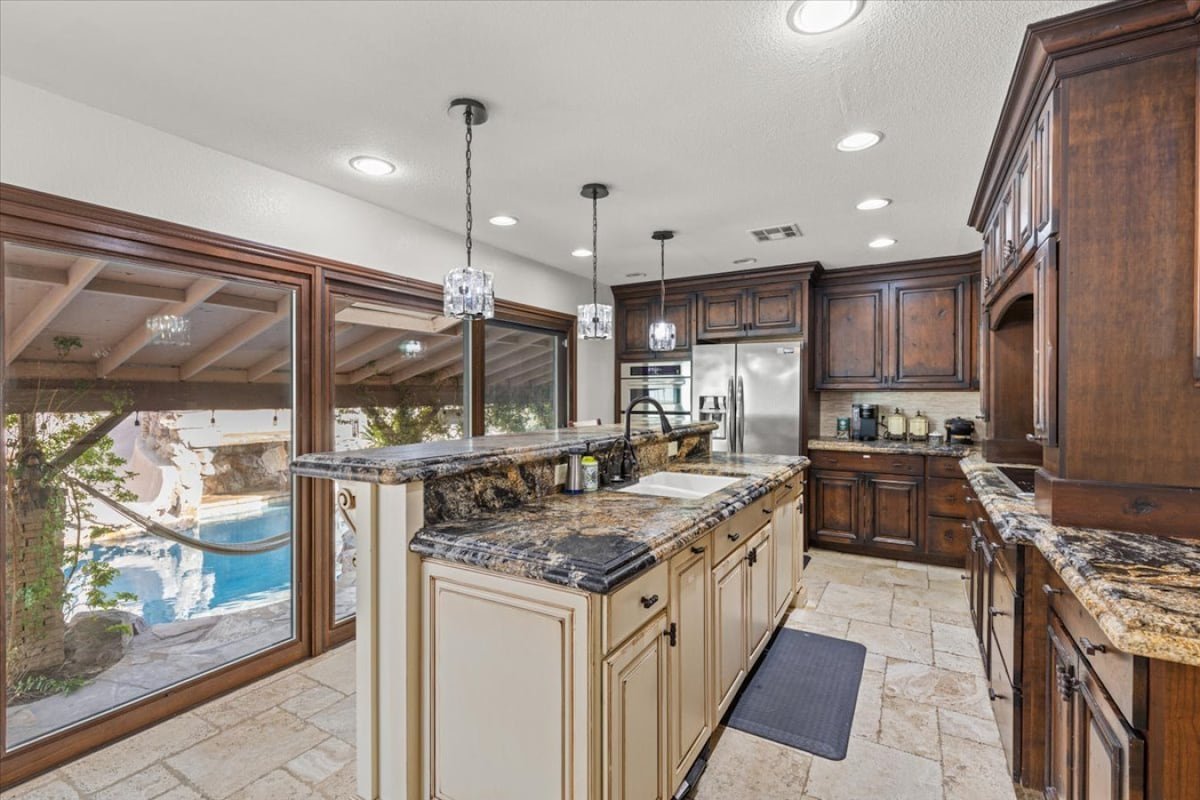 Las Vegas Lux | Pool | Hot Tub | Close to Strip! gallery image 3