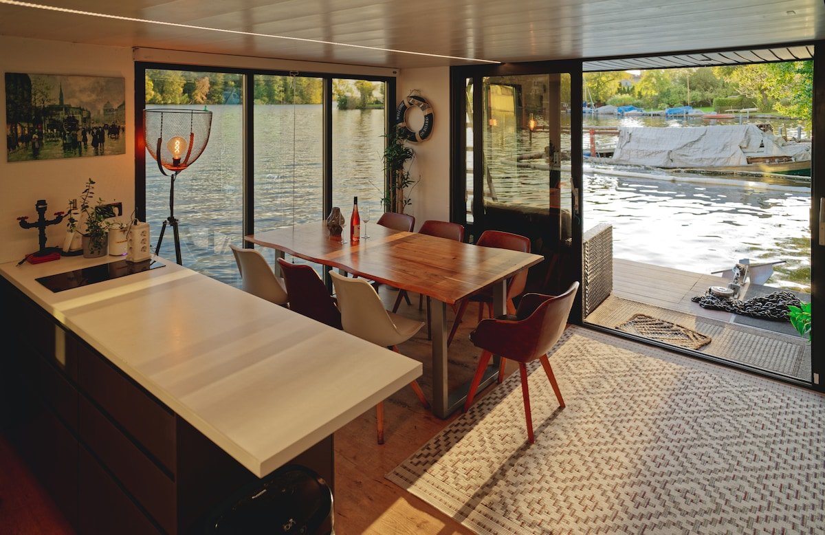 160qm2 Luxus Schwimmende Ferienwohnung+Sauna+Kamin gallery image 5