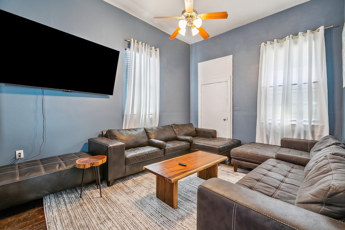 Large Bywater Bar House gallery image 4