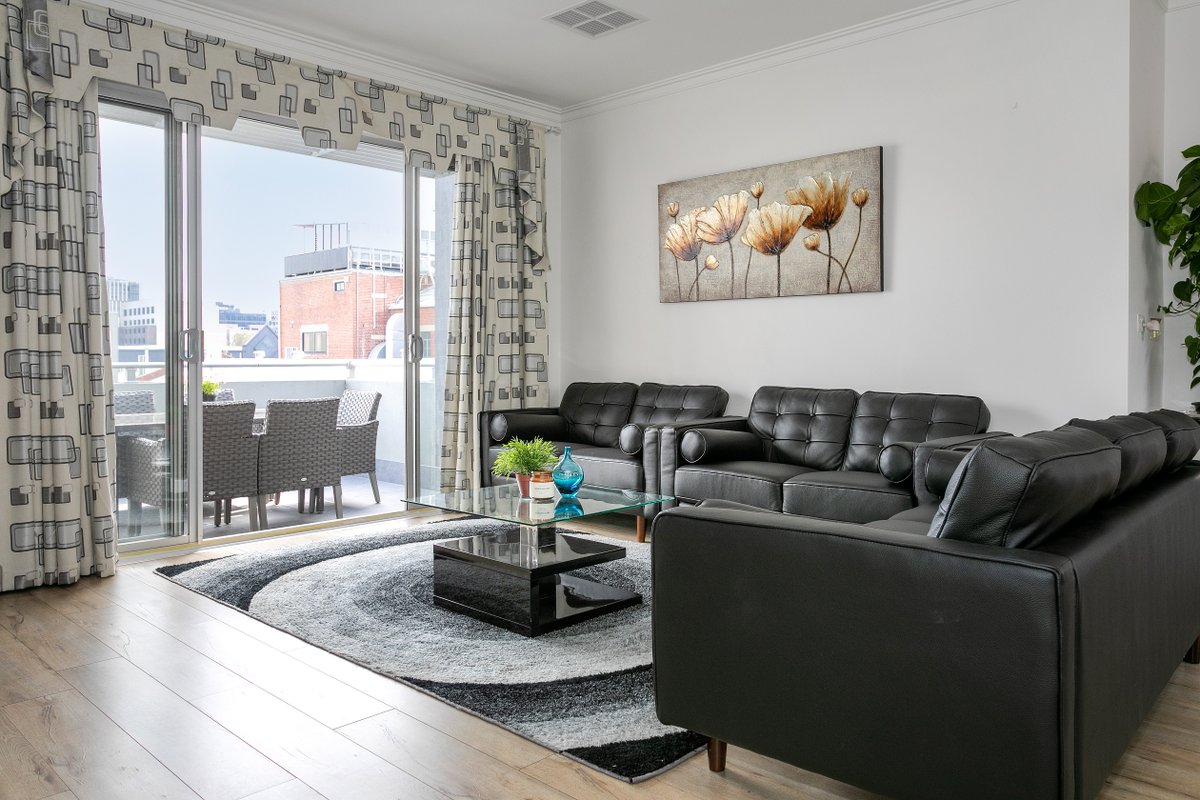 Super comfy – super spacious – walk to CBD