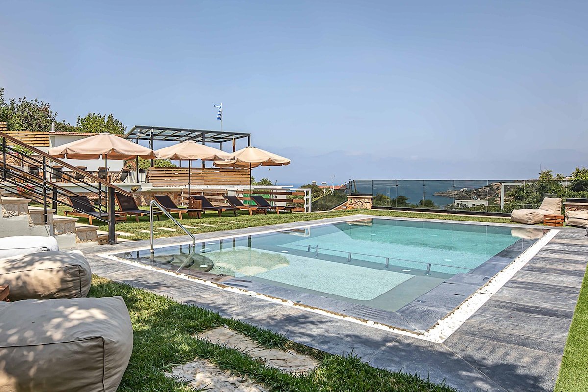 Staras Villa | Heated Pool and Jacuzzi gallery image 2
