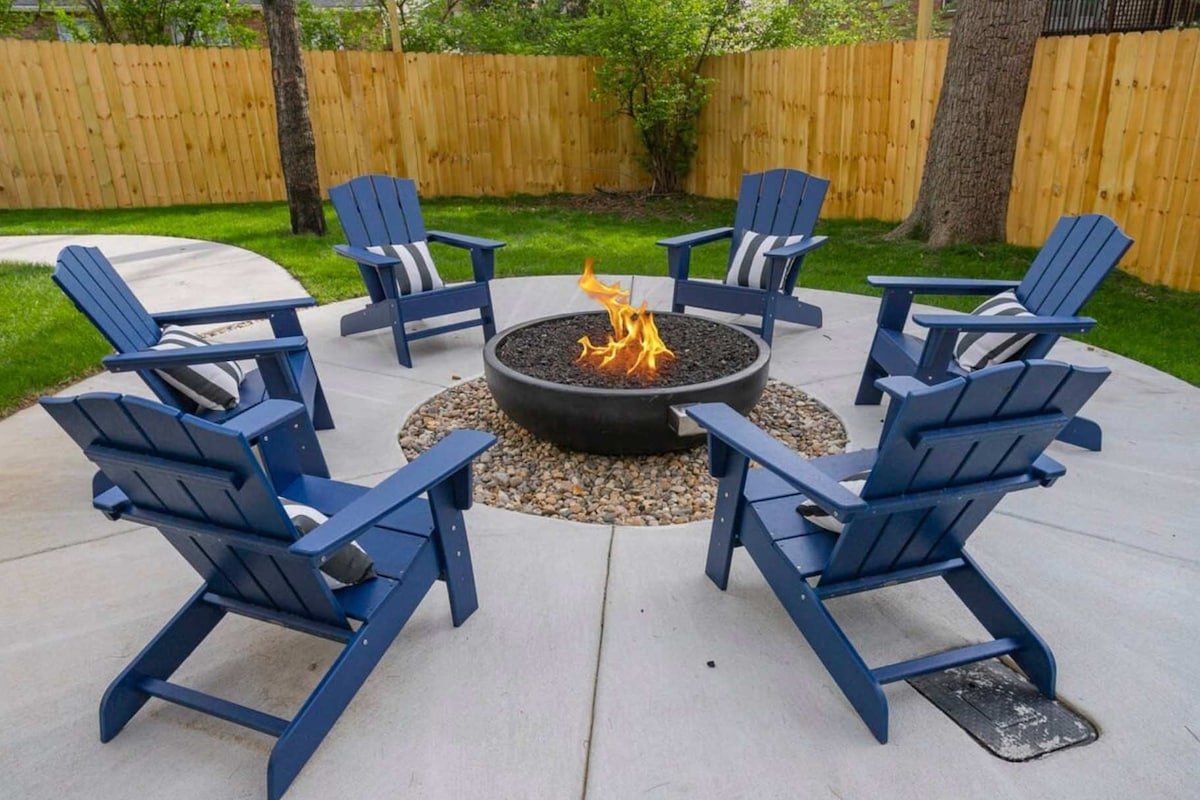 Game Room, Fireplace & Hot Tub! gallery image 3