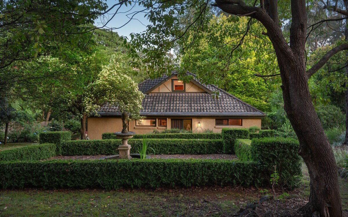 Magical Escape Emerald gallery image 2