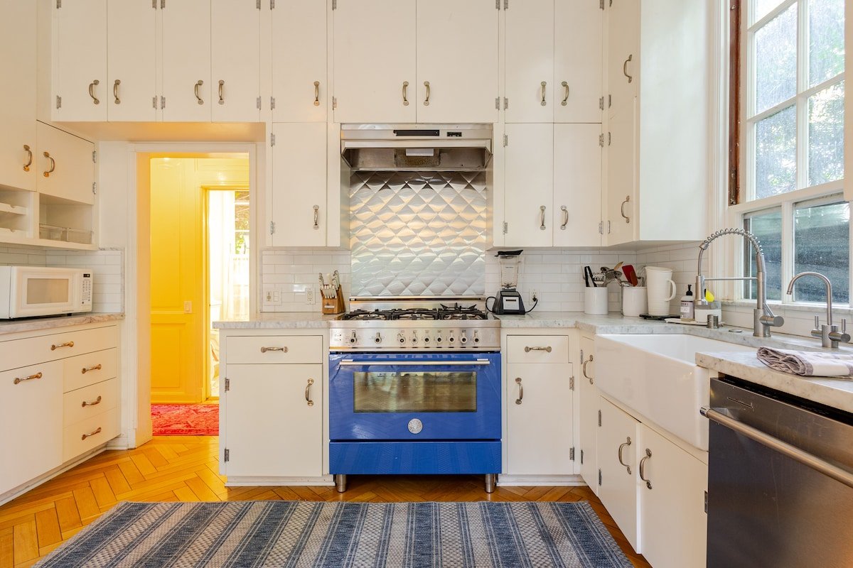 Secluded Garden Oasis- Centrally located gallery image 5